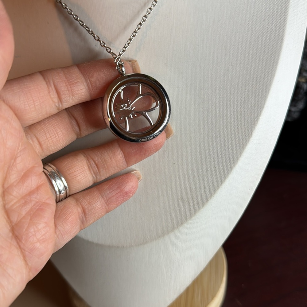 Origami Owl pendant necklace - Picture 2 of 3